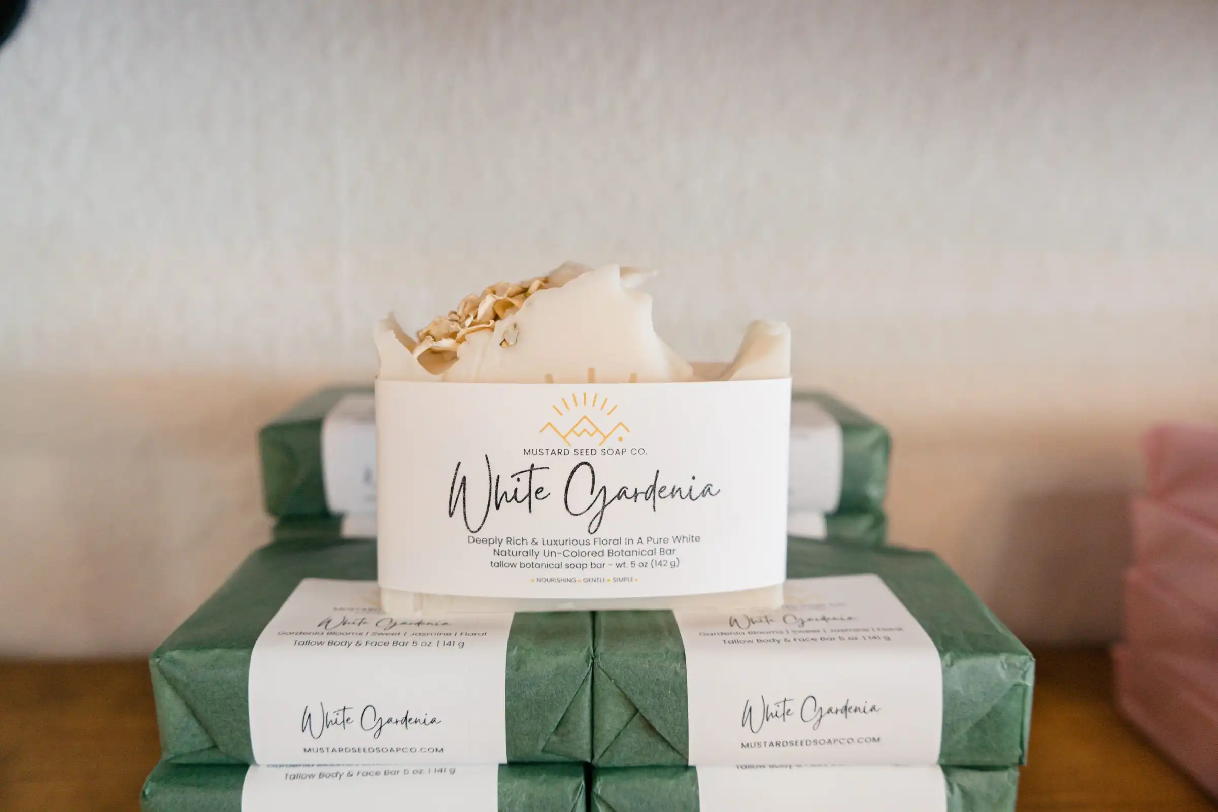 White Gardenia Bar